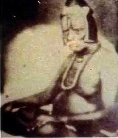 Original photo: Swami with his cap on (1860-1865)