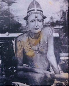 Original photo: Swami sitting by himself. This is the most latest and probably the LAST original photo of Swami Samarth. Sometime after 1875.